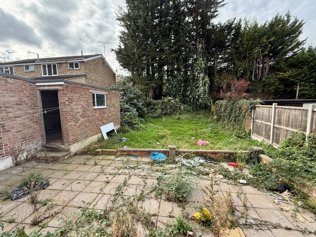 Lot: 38 - PLANNING FOR CONVERSION INTO FOUR-BEDROOM HOUSE WITH EN-SUITES - Garden to rear and access to garage
